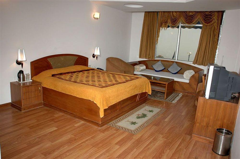 Hotel Silver Rock Mussoorie Exterior photo