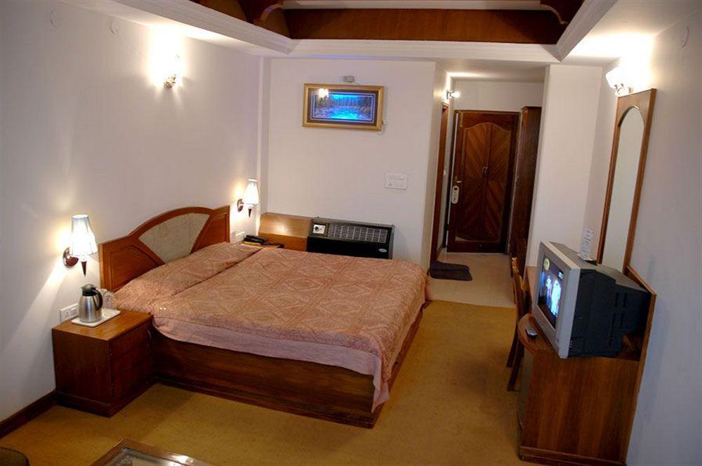 Hotel Silver Rock Mussoorie Exterior photo