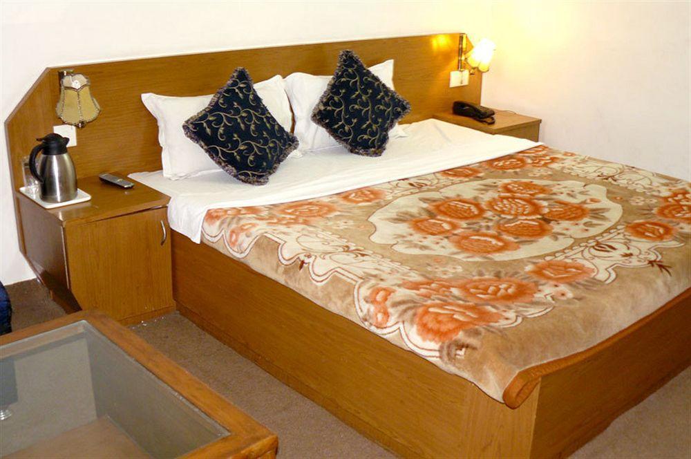 Hotel Silver Rock Mussoorie Exterior photo