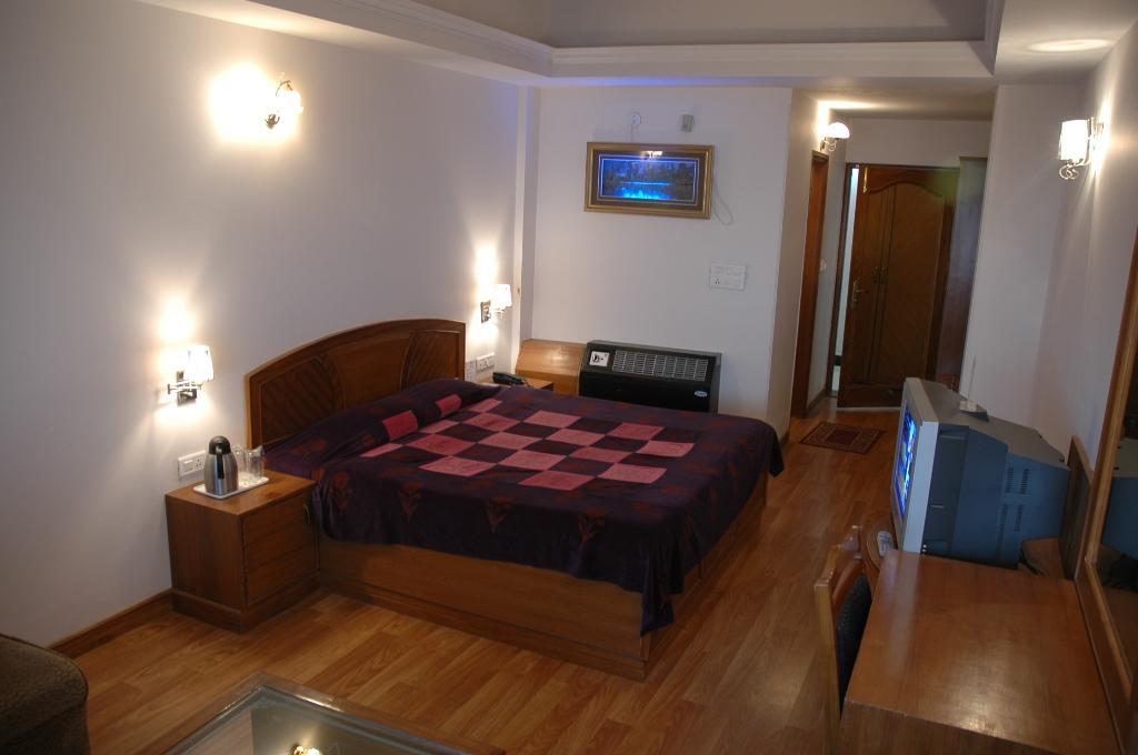 Hotel Silver Rock Mussoorie Exterior photo